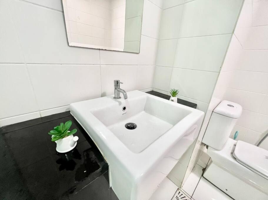 M 1-5pax Cozy Trefoil 2qbeds Setia Alam Wifi Pangsapuri *